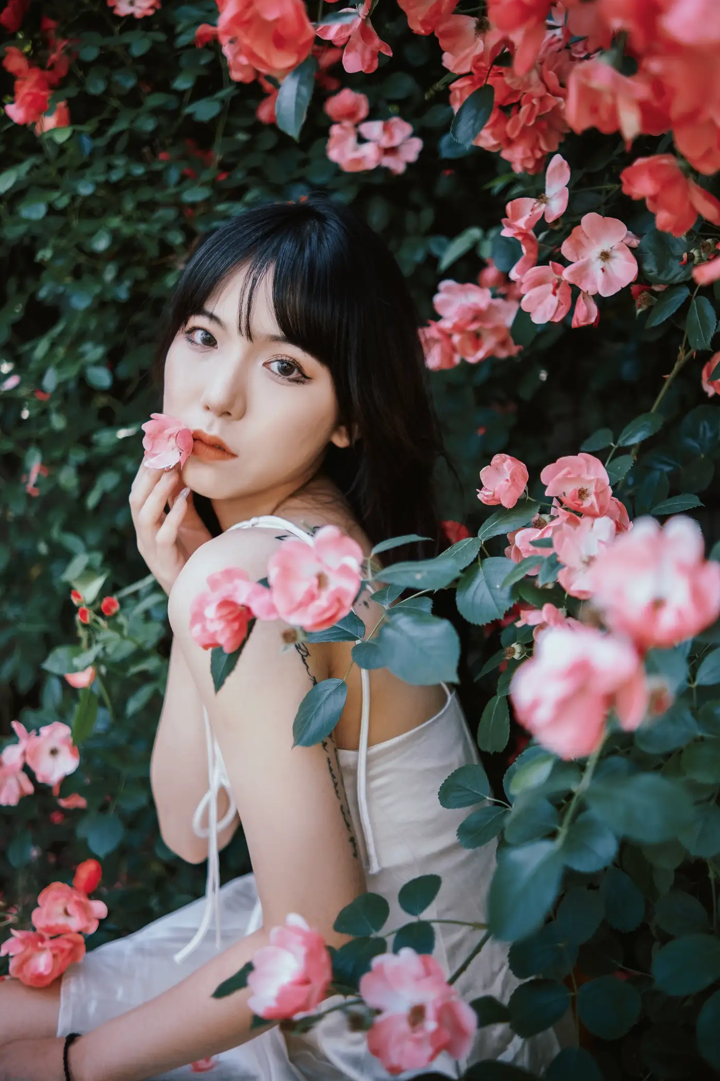 [YITUYU] 2022.06.10 Vol.1137 – Under the Roses #[25P]-13